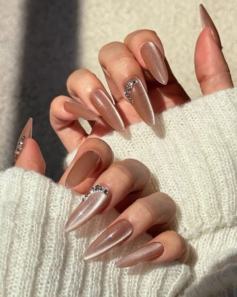 Sparkly champagne nails